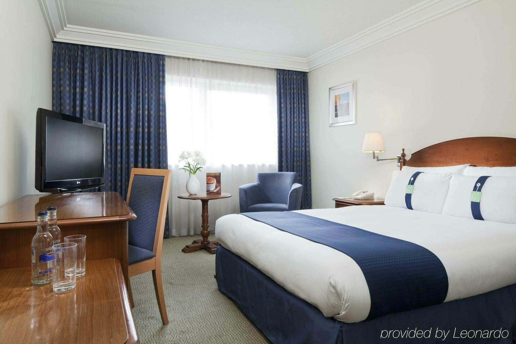 Holiday Inn London Brent Cross, An Ihg Hotel Экстерьер фото
